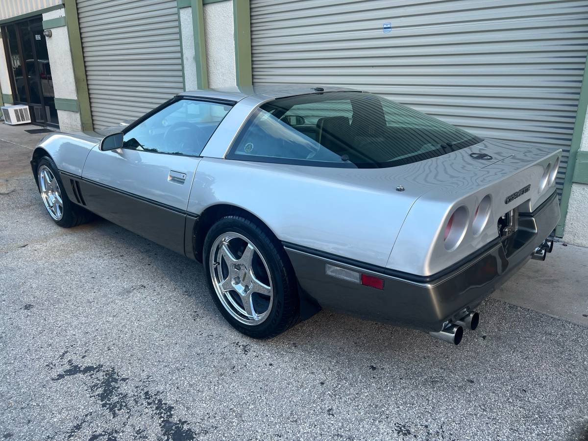 Chevy-corvette-coupe-1984-silver-1