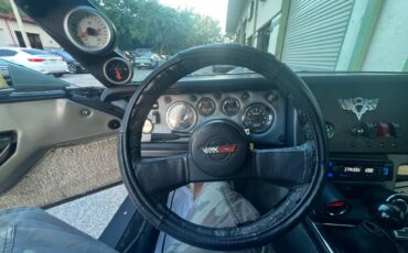 Chevy-corvette-coupe-1984-silver-11