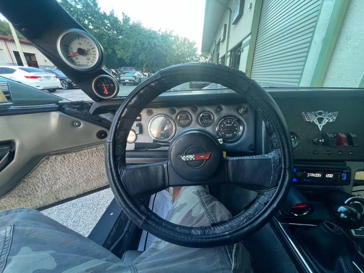 Chevy-corvette-coupe-1984-silver-11