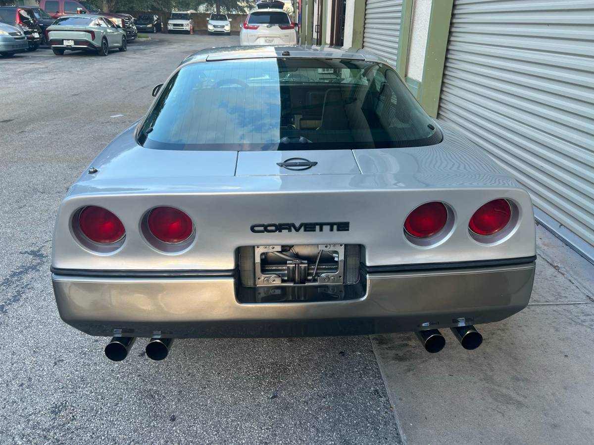 Chevy-corvette-coupe-1984-silver-3