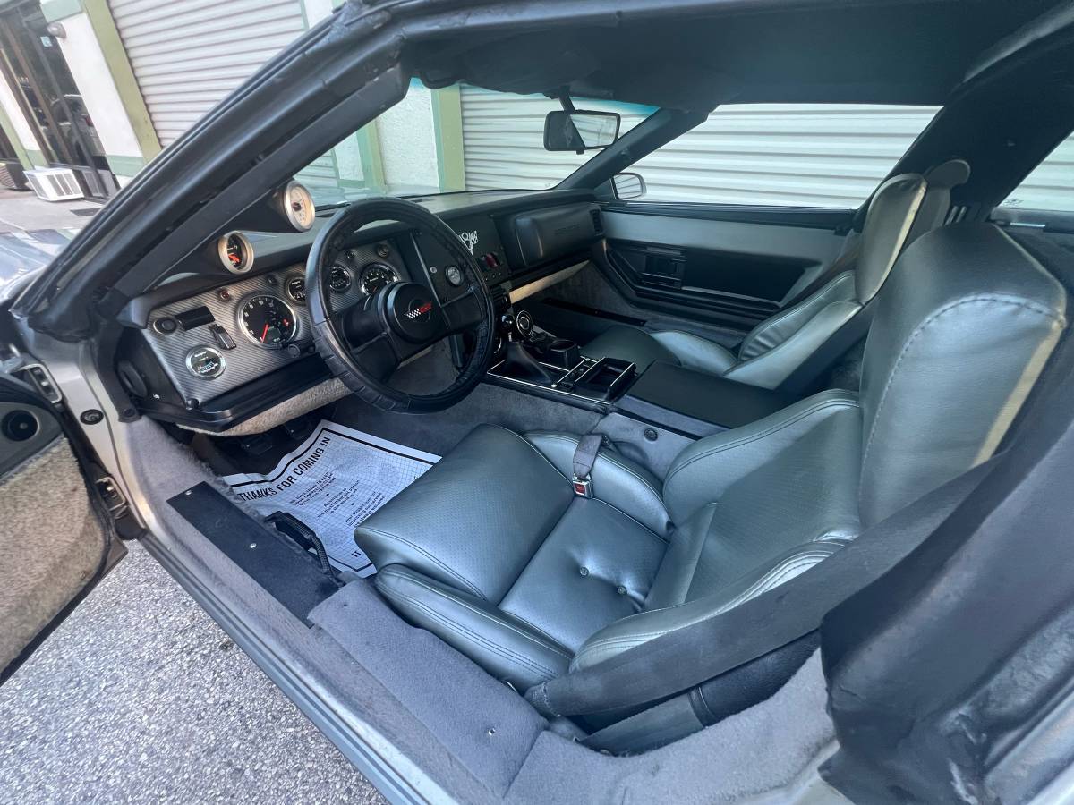 Chevy-corvette-coupe-1984-silver-4