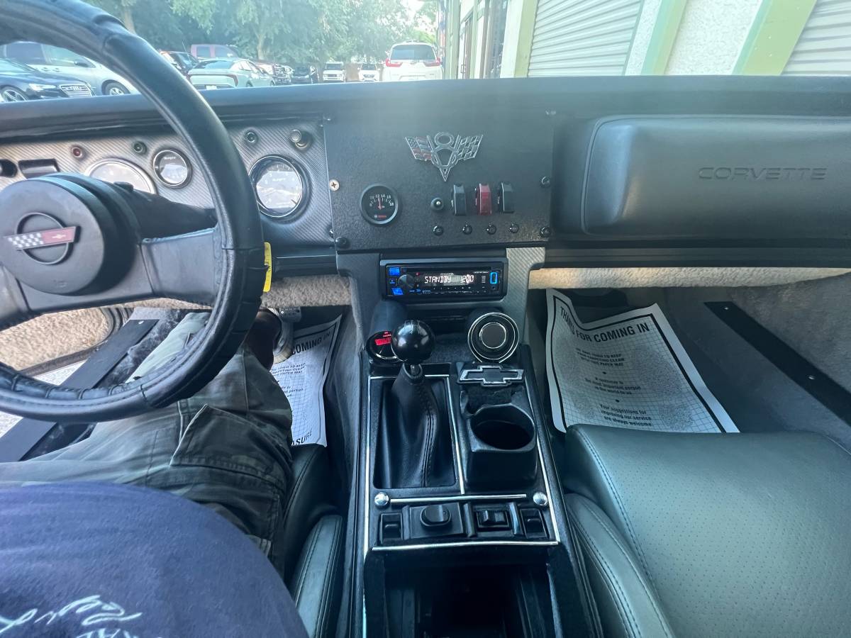 Chevy-corvette-coupe-1984-silver-5