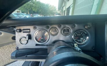 Chevy-corvette-coupe-1984-silver-7