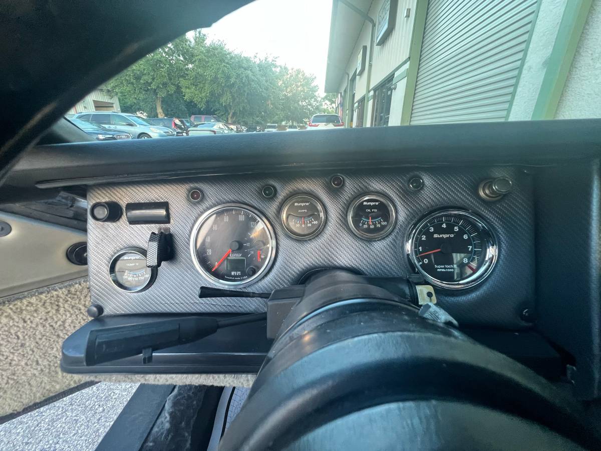 Chevy-corvette-coupe-1984-silver-7