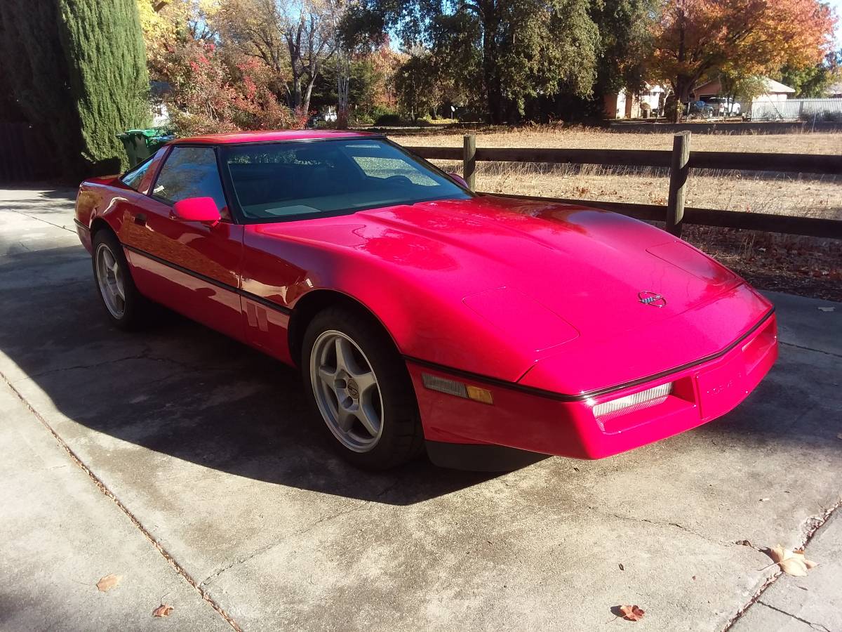 Chevy-corvette-coupe-1985-red-1
