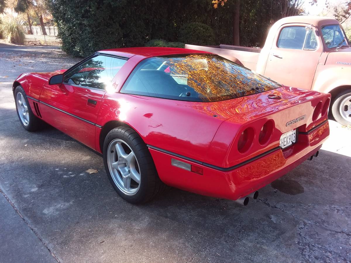 Chevy-corvette-coupe-1985-red-2