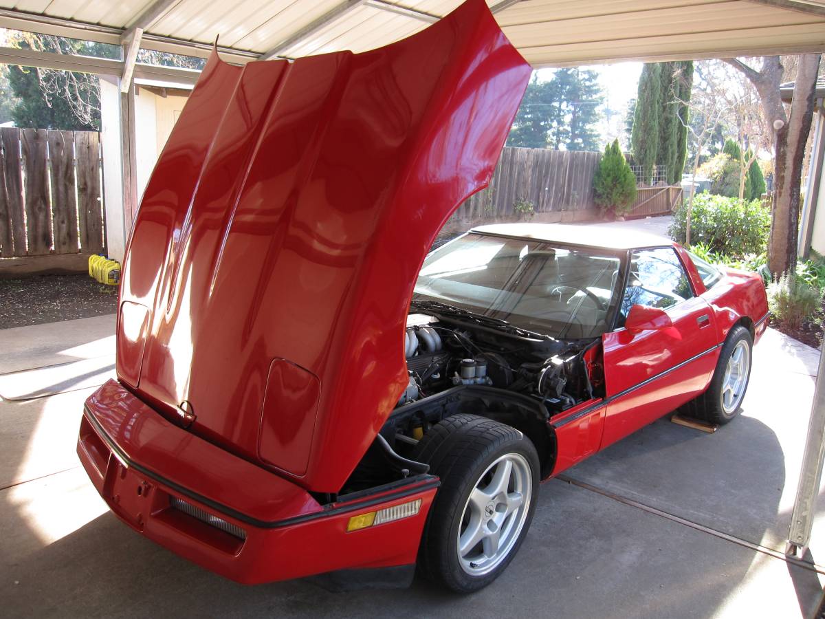 Chevy-corvette-coupe-1985-red-4