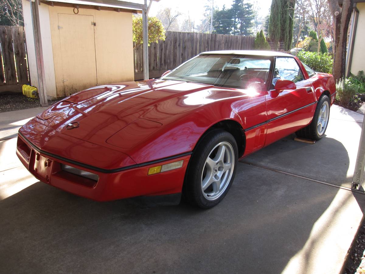Chevy-corvette-coupe-1985-red-5