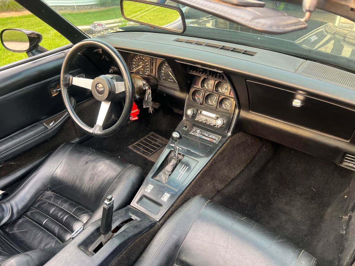 Chevy-corvette-l-82-1979-black-1