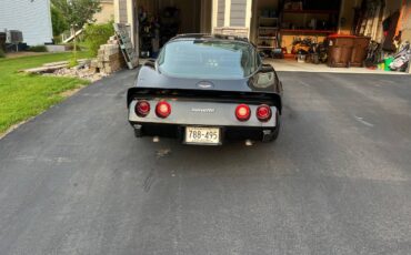 Chevy-corvette-l-82-1979-black-10