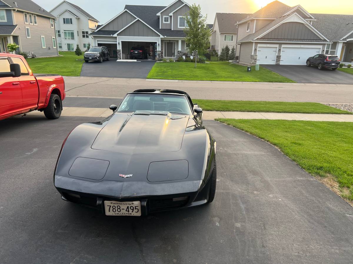 Chevy-corvette-l-82-1979-black-2
