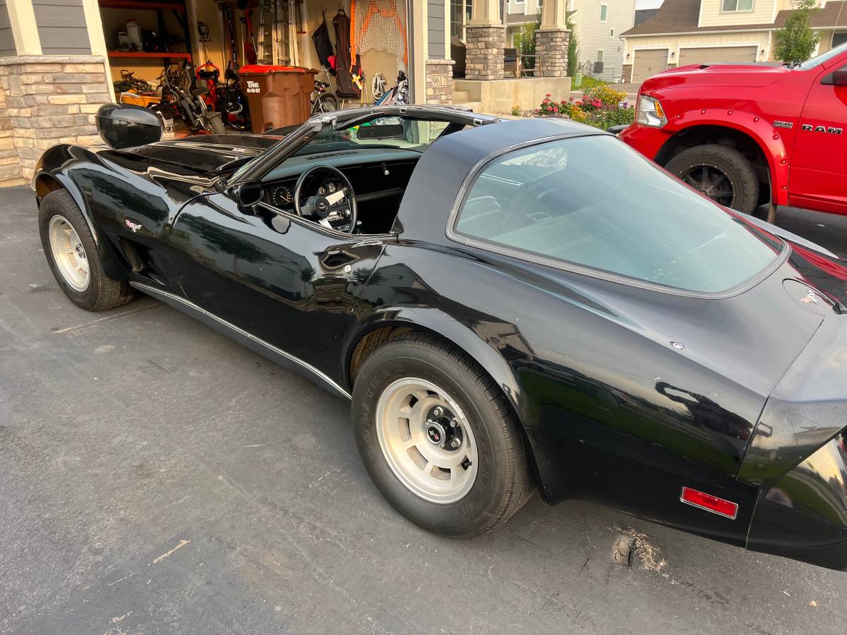 Chevy-corvette-l-82-1979-black-8