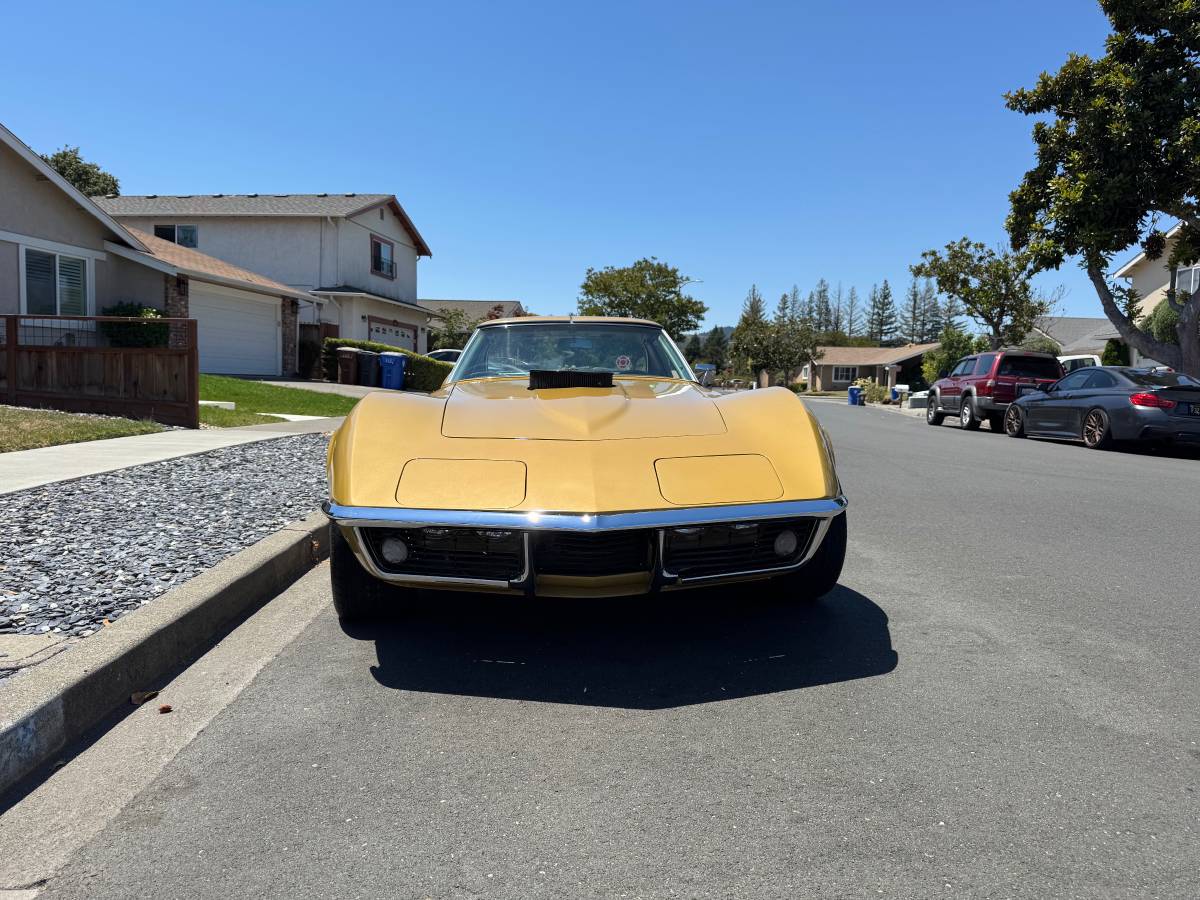 Chevy-corvette-stingray-1969-custom-10