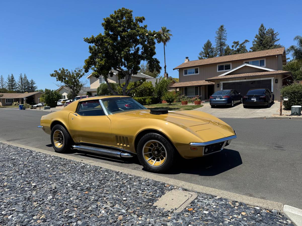 Chevy-corvette-stingray-1969-custom-11