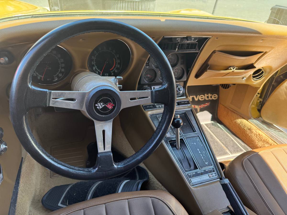 Chevy-corvette-stingray-1969-custom-14