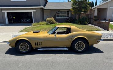 Chevy-corvette-stingray-1969-custom-19