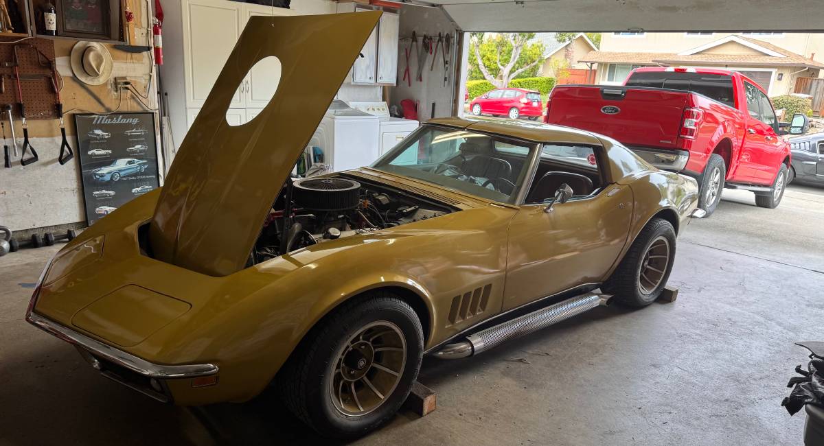 Chevy-corvette-stingray-1969-custom-2