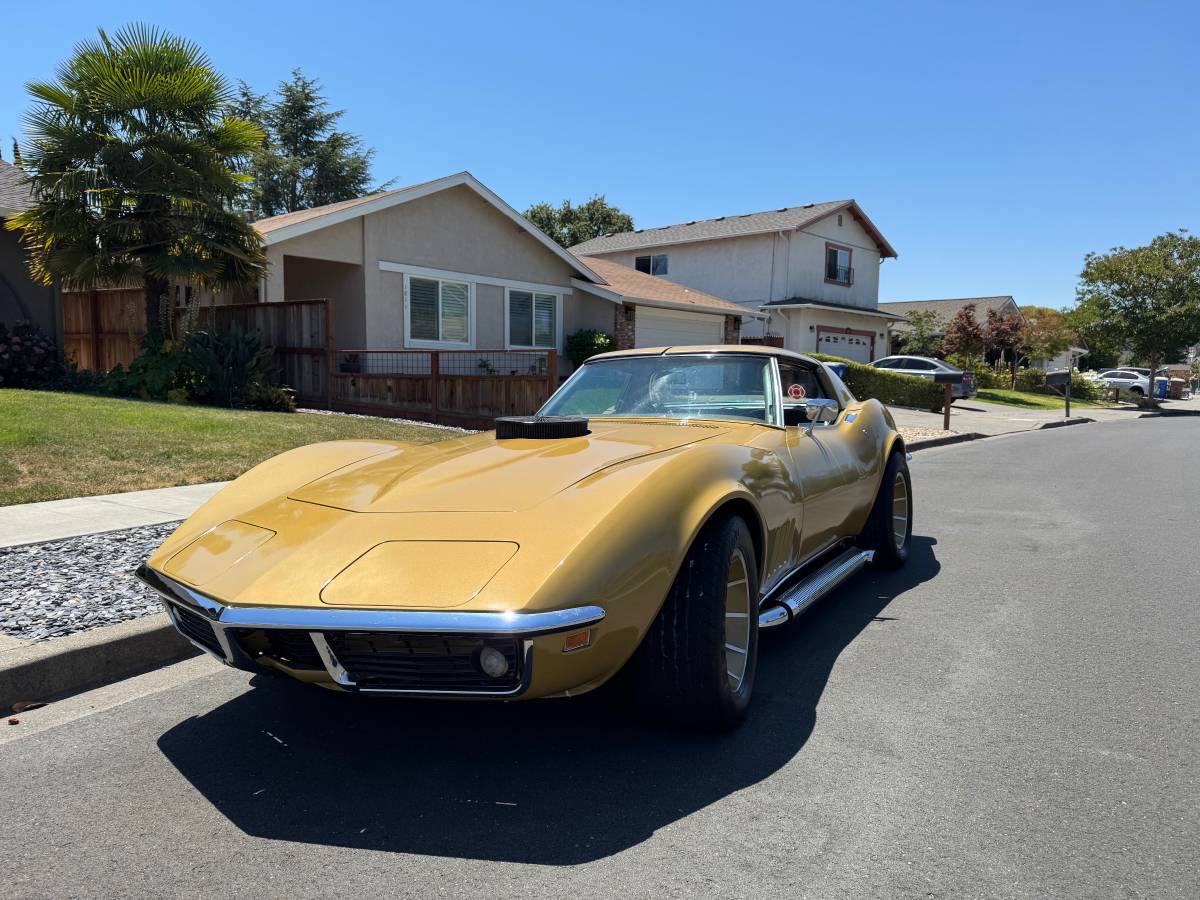 Chevy-corvette-stingray-1969-custom-8