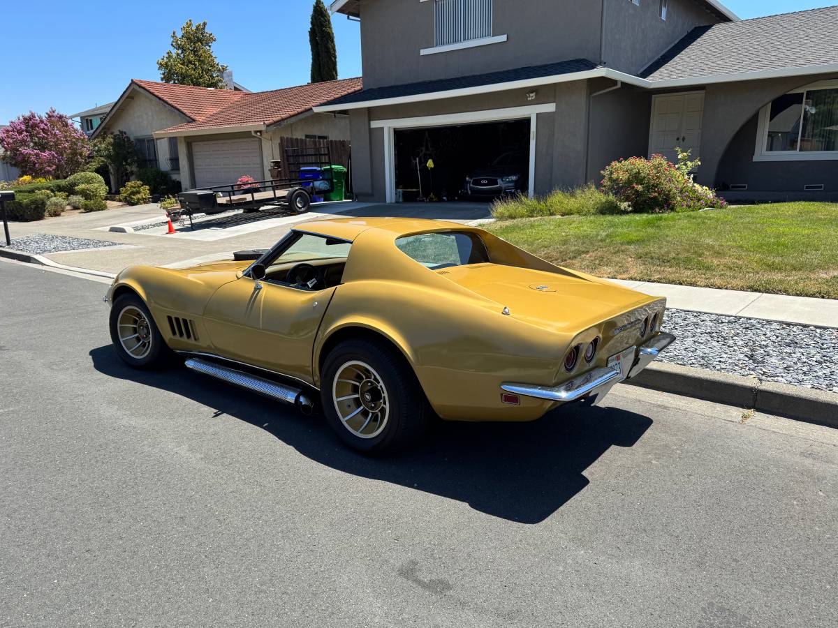 Chevy-corvette-stingray-1969-custom