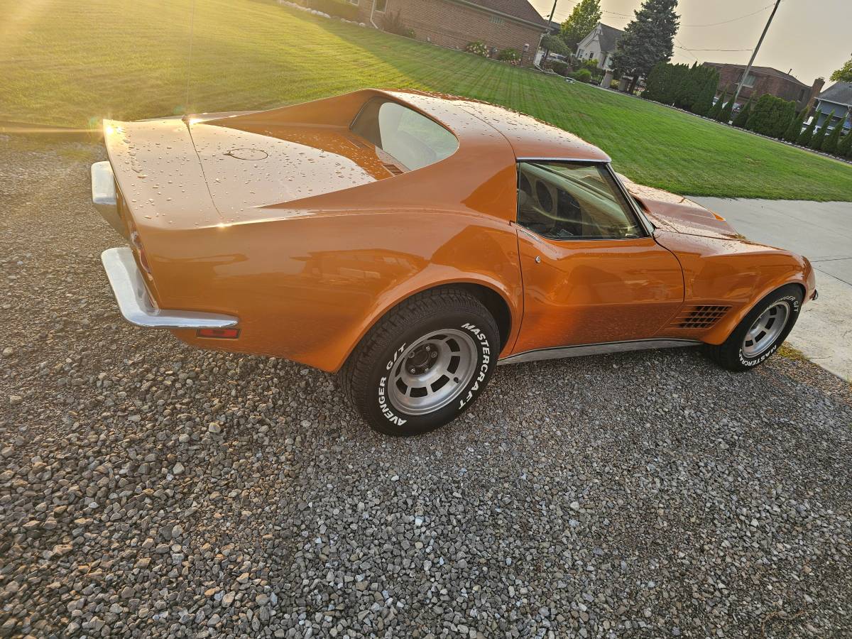 Chevy-corvette-stingray-coupe-1972-orange-2