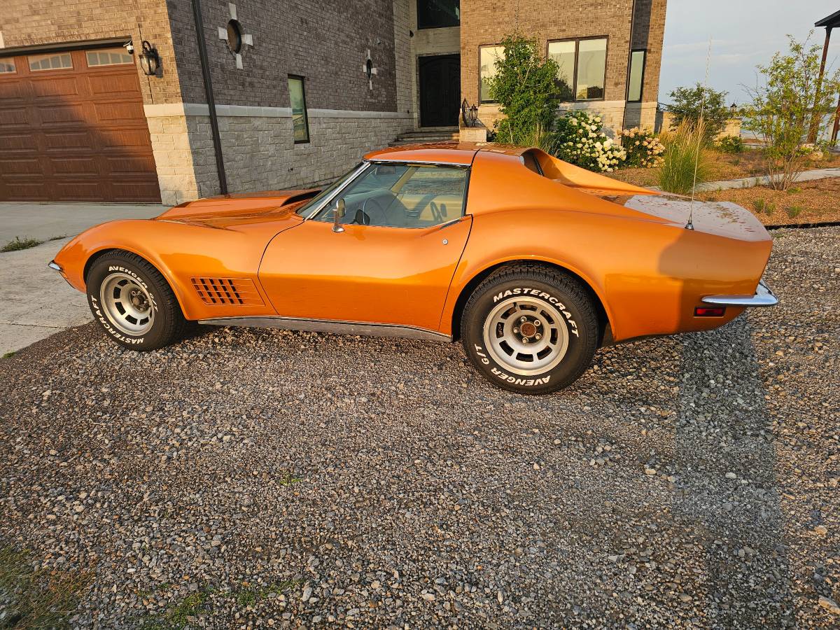 Chevy-corvette-stingray-coupe-1972-orange