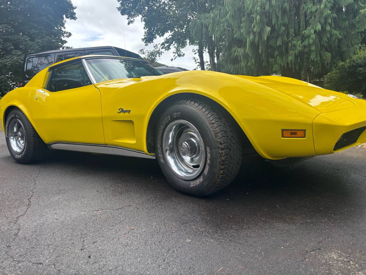 Chevy-corvette-stingray-coupe-1974-yellow-1