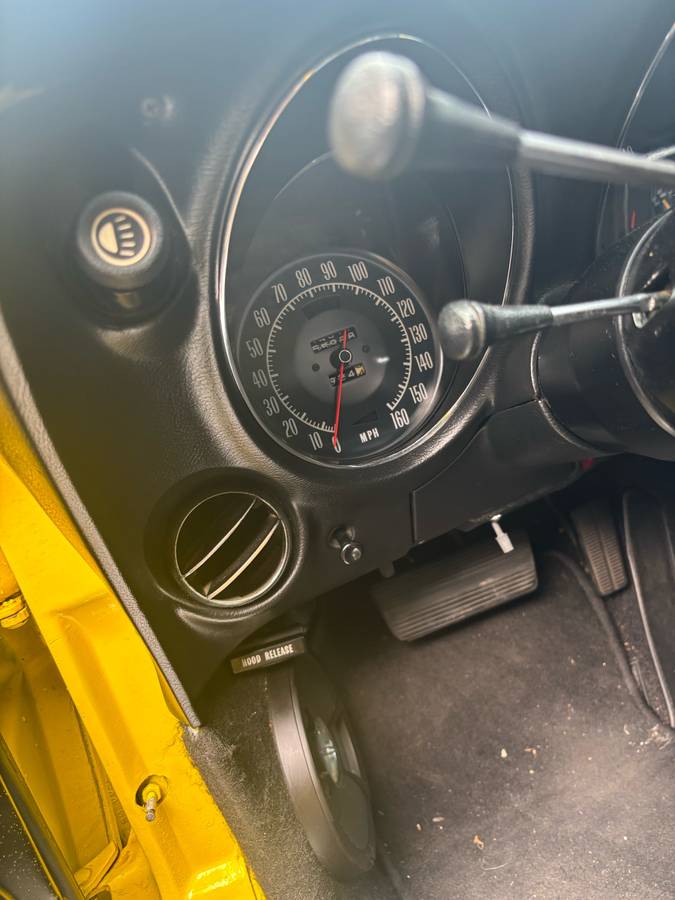 Chevy-corvette-stingray-coupe-1974-yellow-4