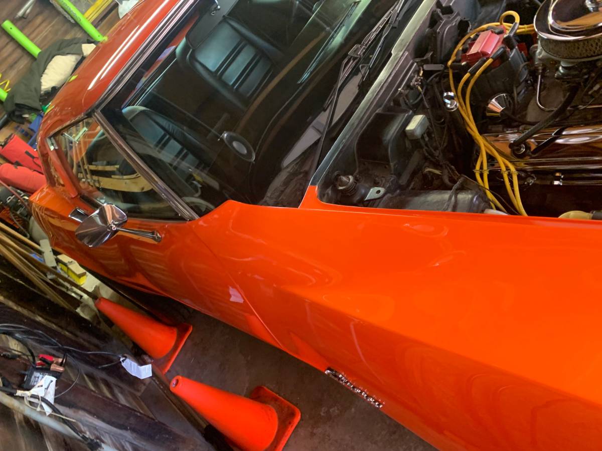 Chevy-corvette-stingray-coupe-1976-orange-1