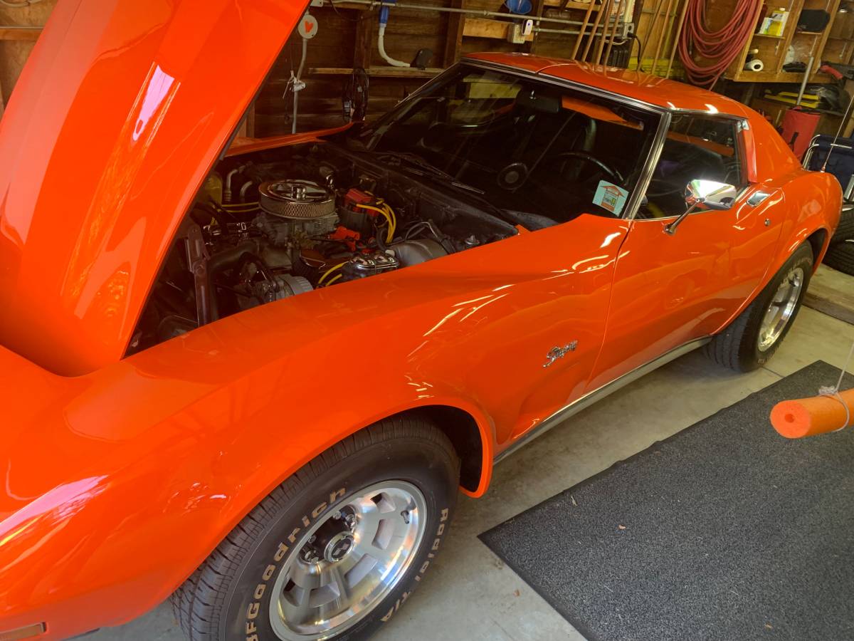 Chevy-corvette-stingray-coupe-1976-orange-2