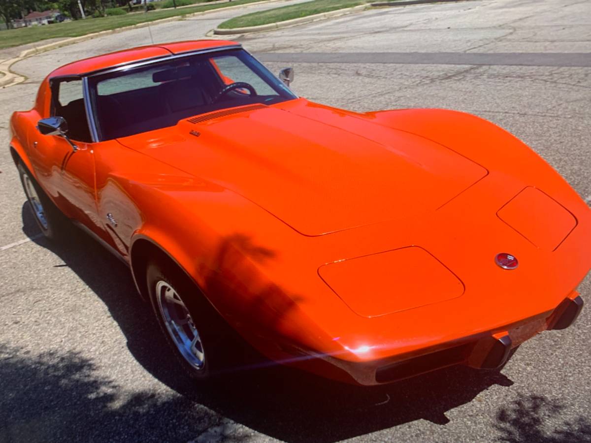 Chevy-corvette-stingray-coupe-1976-orange-4