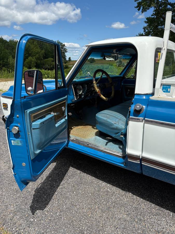 Chevy-custom-camper-1972-blue-6