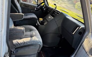 Chevy-falcon-get-away-camper-van-1990-4