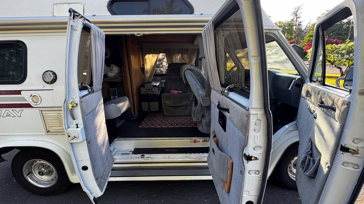 Chevy-falcon-get-away-camper-van-1990-5