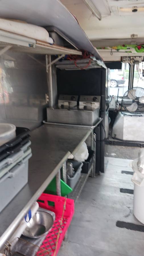 Chevy-food-truck-1989-orange-7