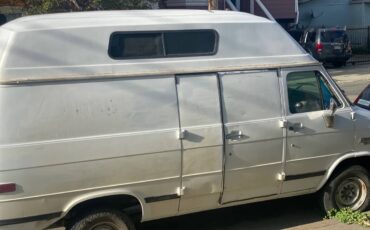 Chevy-g-series-diesel-1995-white-1