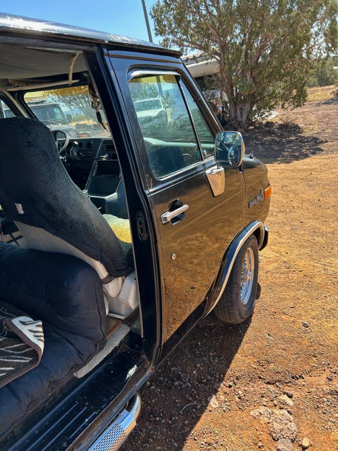 Chevy-g10-1982-black-4
