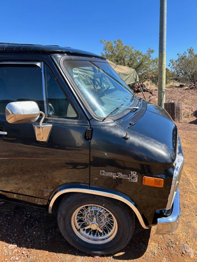 Chevy-g10-1982-black-8