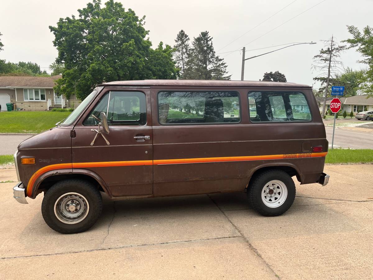 Chevy-g10-van-1978-brown