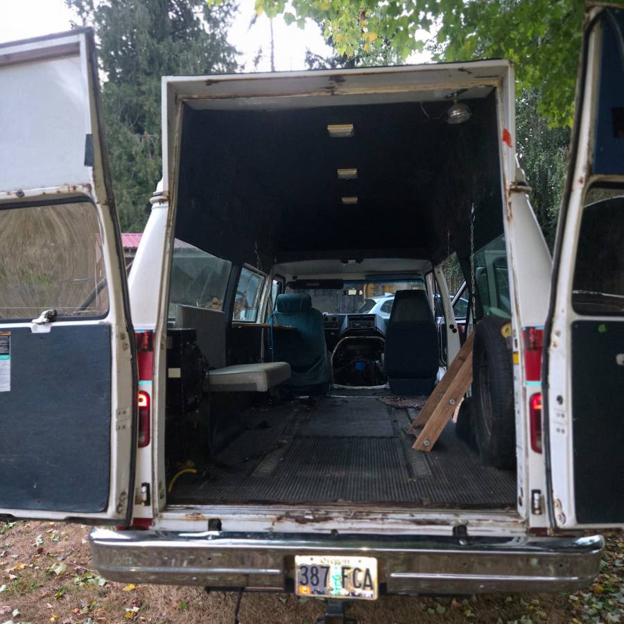 Chevy-g20-cargo-van-1995-white-7