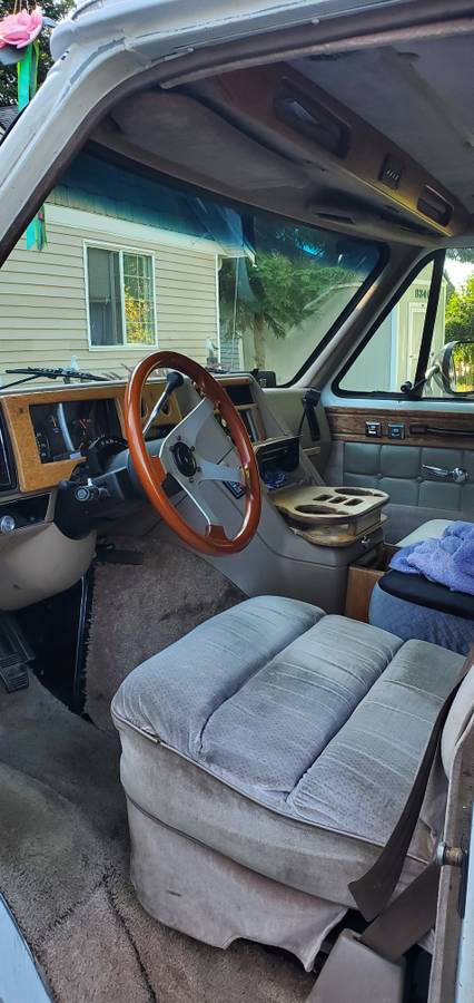 Chevy-g20-conversion-camper-rv-1990-white-10