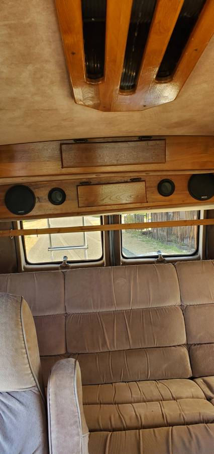 Chevy-g20-conversion-camper-rv-1990-white-11