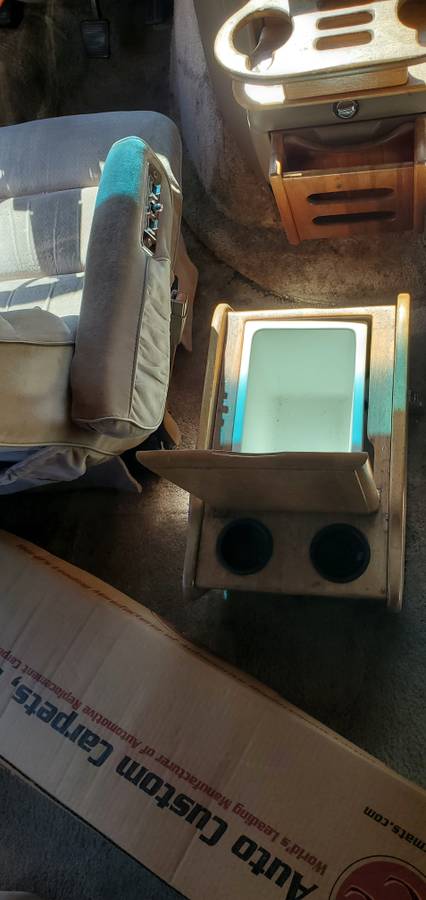 Chevy-g20-conversion-camper-rv-1990-white-16