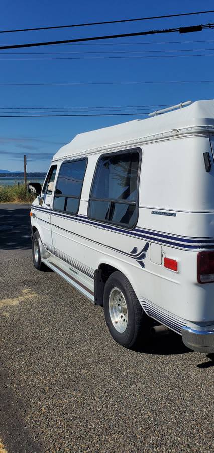 Chevy-g20-conversion-camper-rv-1990-white-4