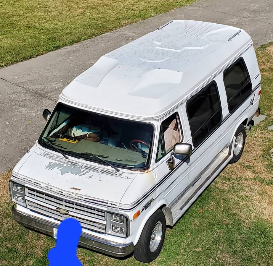 Chevy-g20-conversion-camper-rv-1990-white-9