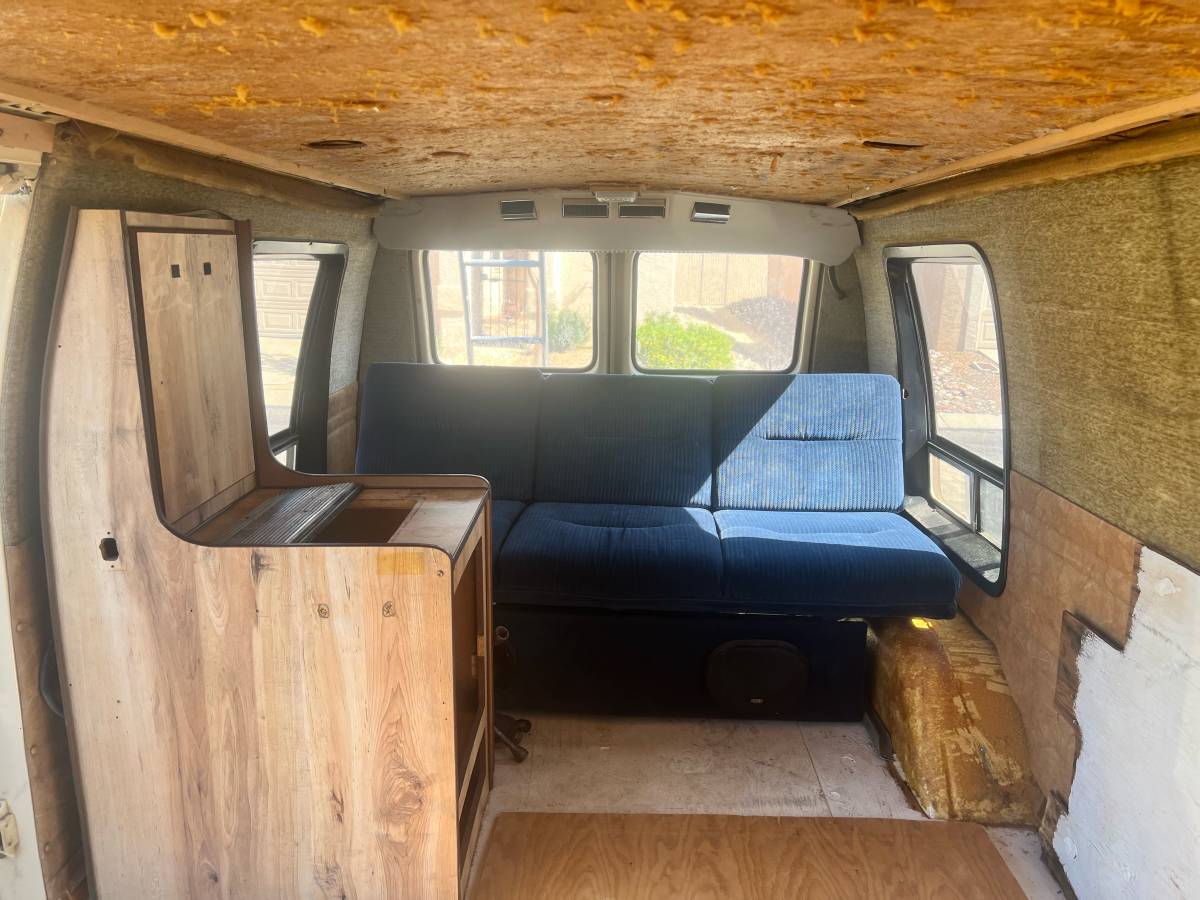 Chevy-g20-van-1981-brown-3