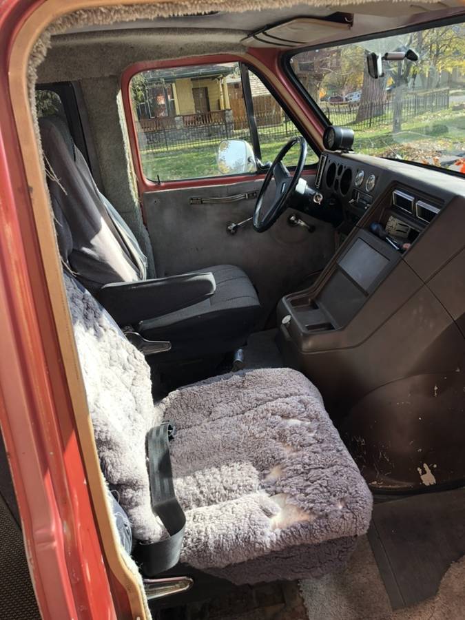 Chevy-g20-van-1985-12