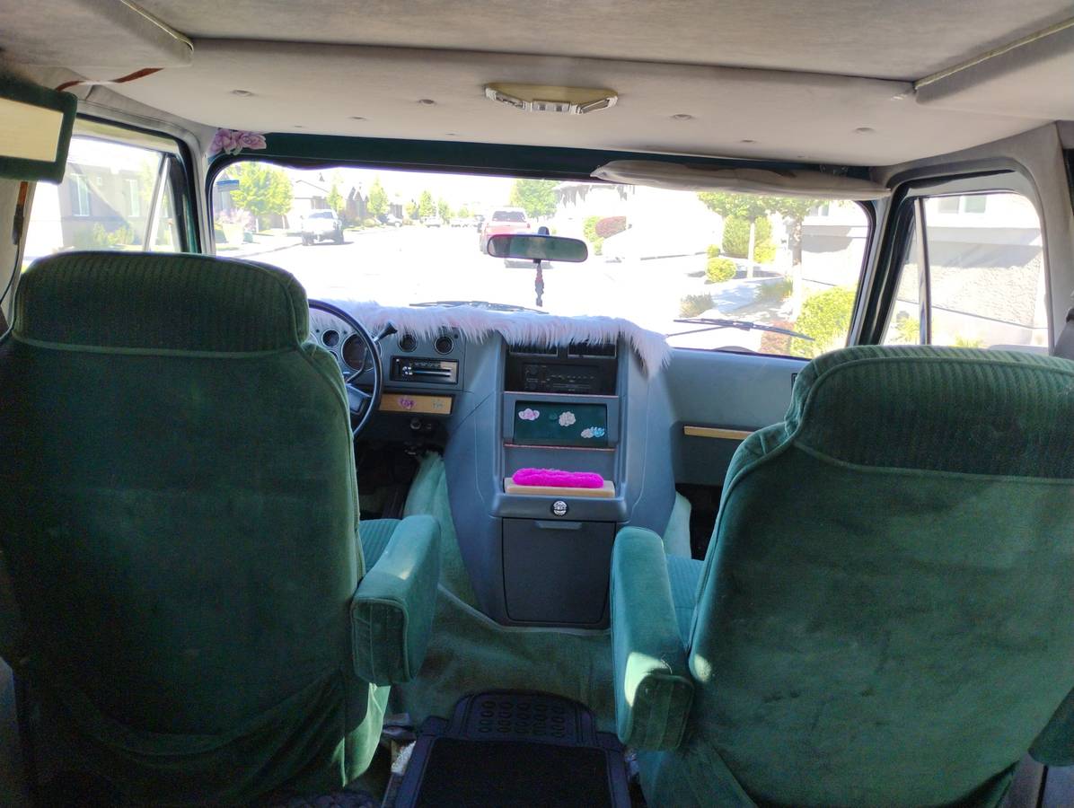 Chevy-g20-van-1989-green