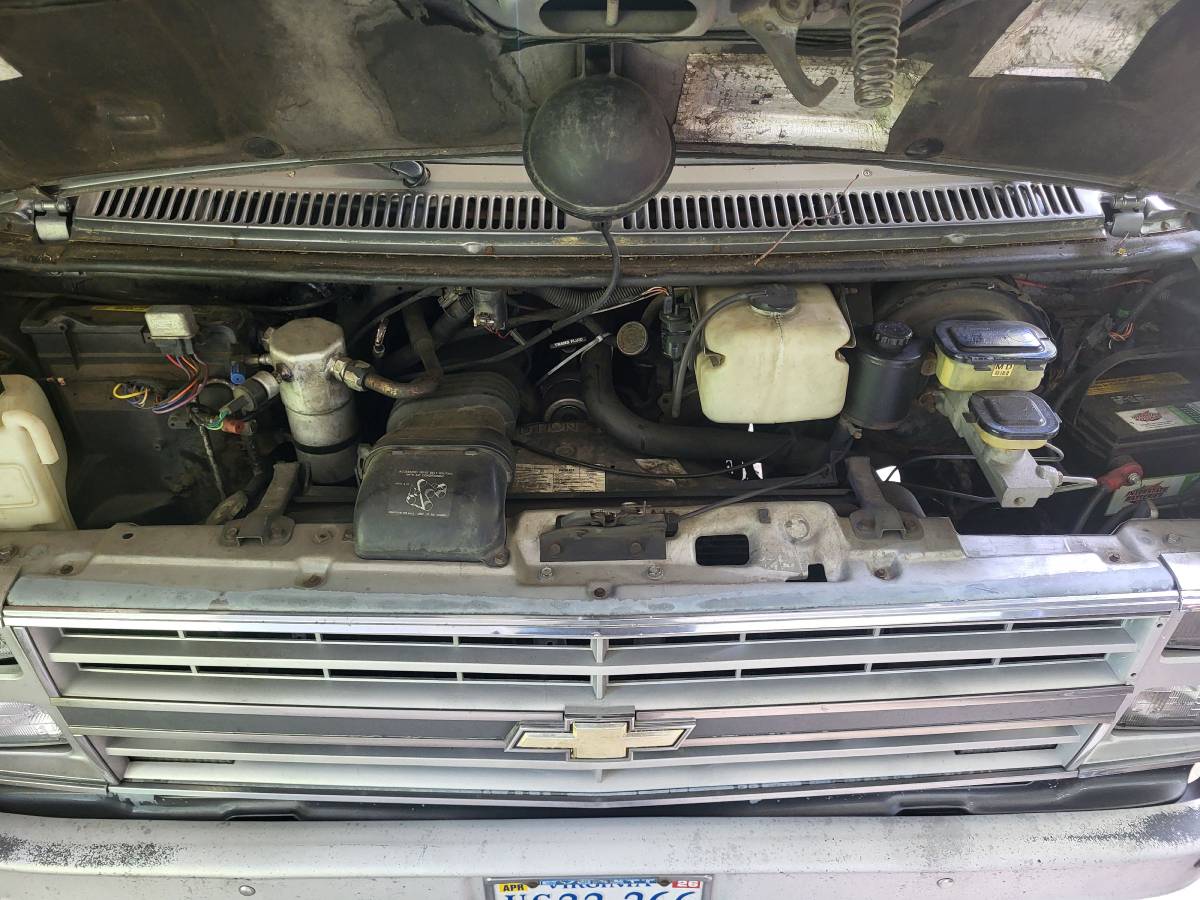 Chevy-g20-van-1990-grey-7