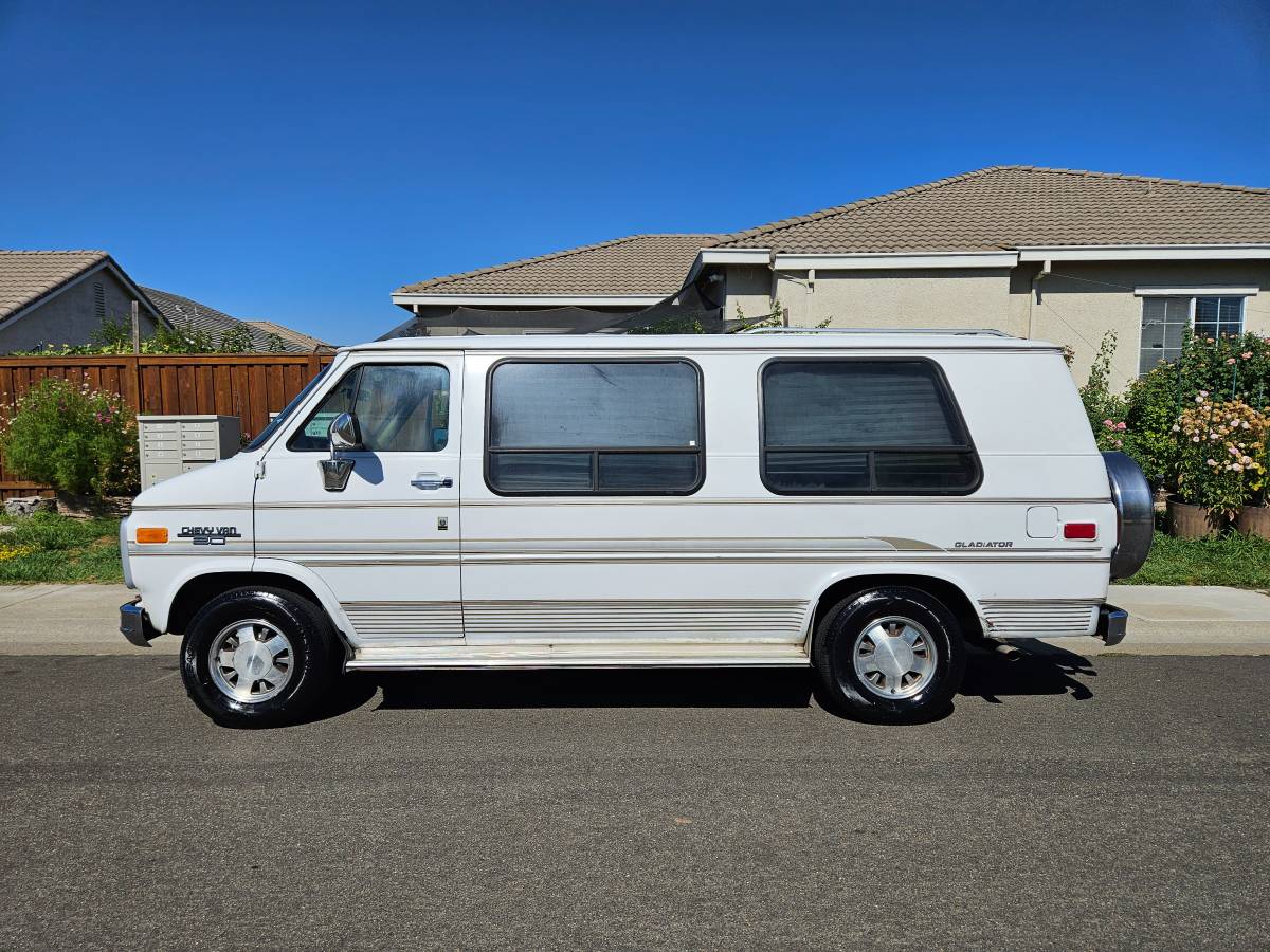 Chevy-g20-van-1995-white-10