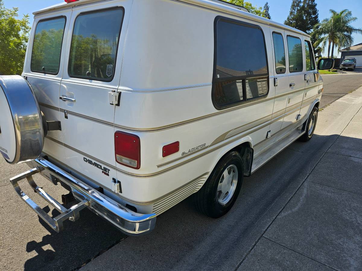 Chevy-g20-van-1995-white-11